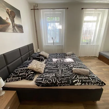 Apartamento černý Tulipán #2 *